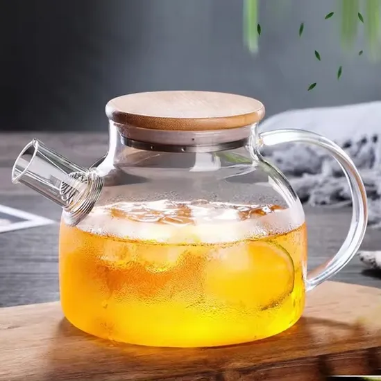 Hot and Cold Pitcher Glass Water Pitcher with Strainer Lid Glass Carafe 